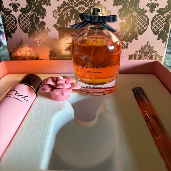 Dolce & Gabbana Garden Fragrance Trio. Lotion and purse are new in box. - Picture 4 of 6